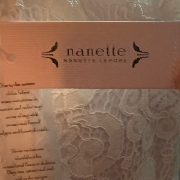 Elegant Lace Cream Top - Picture 11 of 16